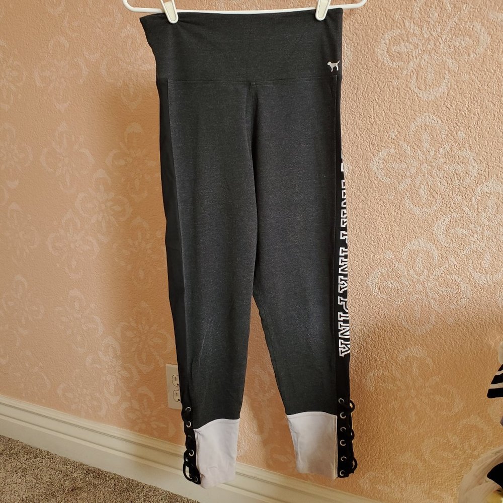 Leggings with criss cross in ankles